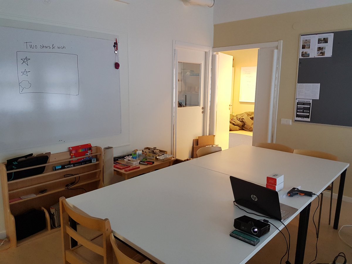 kruuniz's tweet image. Idag är vi på Väsby makerspace. Denna gång ska vi göra instrument med pedagogerna! @b_floresbravo #vasbymakerspace