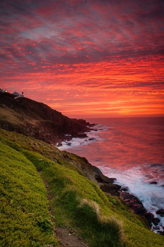 CornishSea_Salt's tweet photo. Sun rise on The Lizard. We're lucky enough to make our salt right here. Pic by James Davies. https://t.co/GB0ZhZ73sT