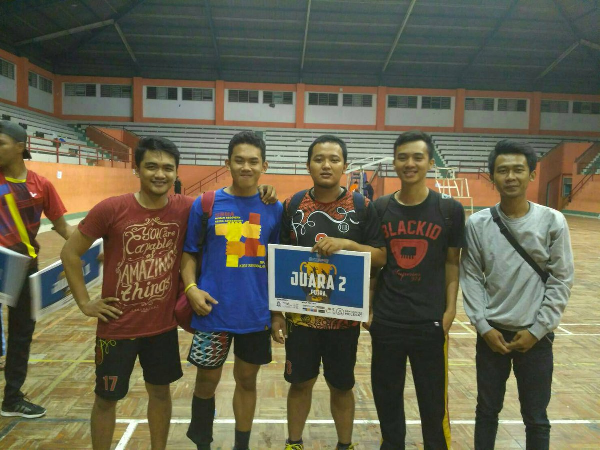 Spartan_FEB's tweet photo. Selamat untuk Tim Volly Putra dan Putri FEB menjadi juara 2 di Olimpiade Soedirman 2016!!!!
Jangan patah semangat tetap berjuang untuk FEB 👏 https://t.co/ms1nSNzzCU