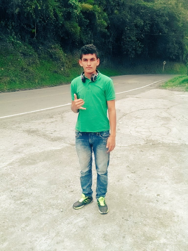 LuisCifuentes07's tweet photo. Feliz #DiaDelHinchaVerdolaga
#SDVSD💚⭐ https://t.co/G6m9ib8aPf
