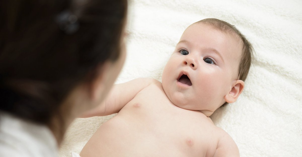 emmasdiary's tweet photo. Old-fashioned lullaby or a hit pop song? What song do you sing your baby to sleep with? https://t.co/mWYYDn4rhR https://t.co/8PCpjKAvAq