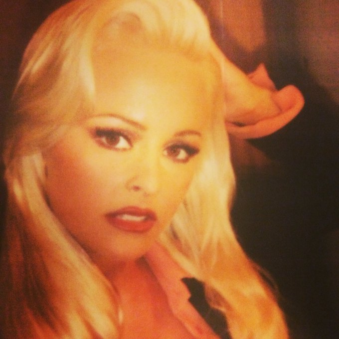 Flashback photo, shooting for Playboy when I was 20. https://t.co/MhPVNQ7i3E<a href="/tag/newprofilepic"class="tags"><span>#newprofilepic</span></a>