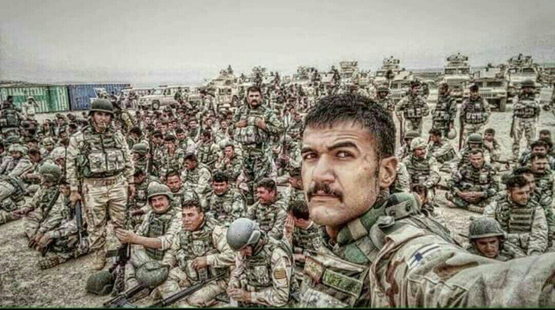 hoorpoor774's tweet photo. اي ملحان
وازيد من الشعر بيت
فقره وفطر ومعدان
ونتقشمر بضحكة وسالفه بديوان
بَّس شجعان
نركض ع المنايه ونخبط الميدان https://t.co/VRbdeMddEL