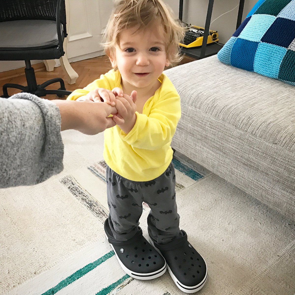 Babamın terliklerini diyebilirim kiiii...

#AcemiAnne #DenizBebek #babam