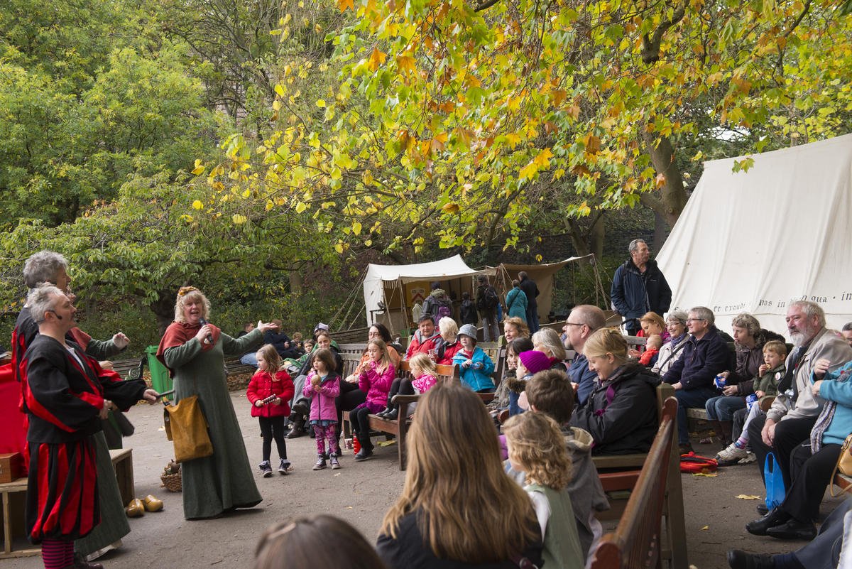 MyNottingham's tweet photo. No plans today? Join us at the #RobinHoodPageant @NottmCastle 10.30am - 5pm for a trip back to medieval times! https://t.co/yaqP2Tqxv4 https://t.co/Fz6sk0JdgA