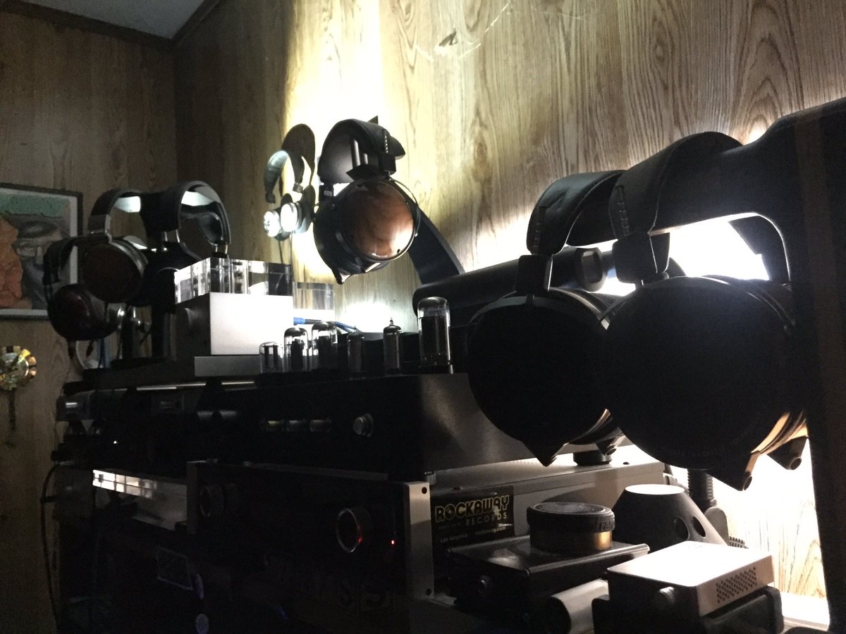 L8night Session: Groovin on <a href="/ENIGMAcoustics/">ENIGMAcoustics</a> #Dharma + <a href="/CEntrance/">Centrance</a> #DACportable w/ <a href="/dhc_audio/">Double Helix Cables</a> &amp; some #ClassicAudioGear #musicsaveslives