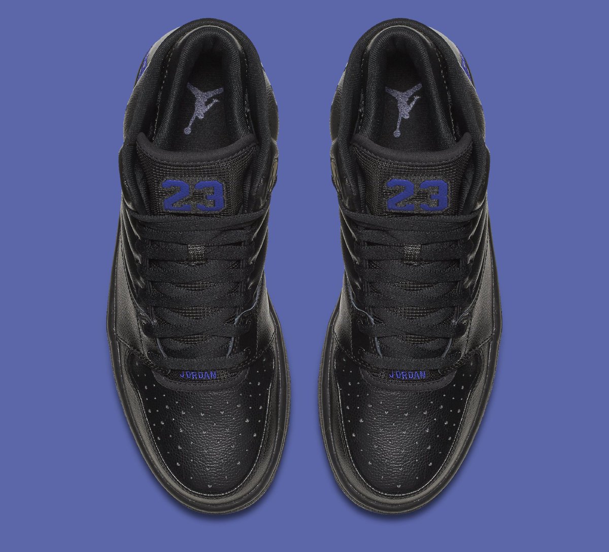 SoleCollector's tweet image. Another 'Space Jam' Jordan drops in a few weeks: trib.al/ZwTvnoM