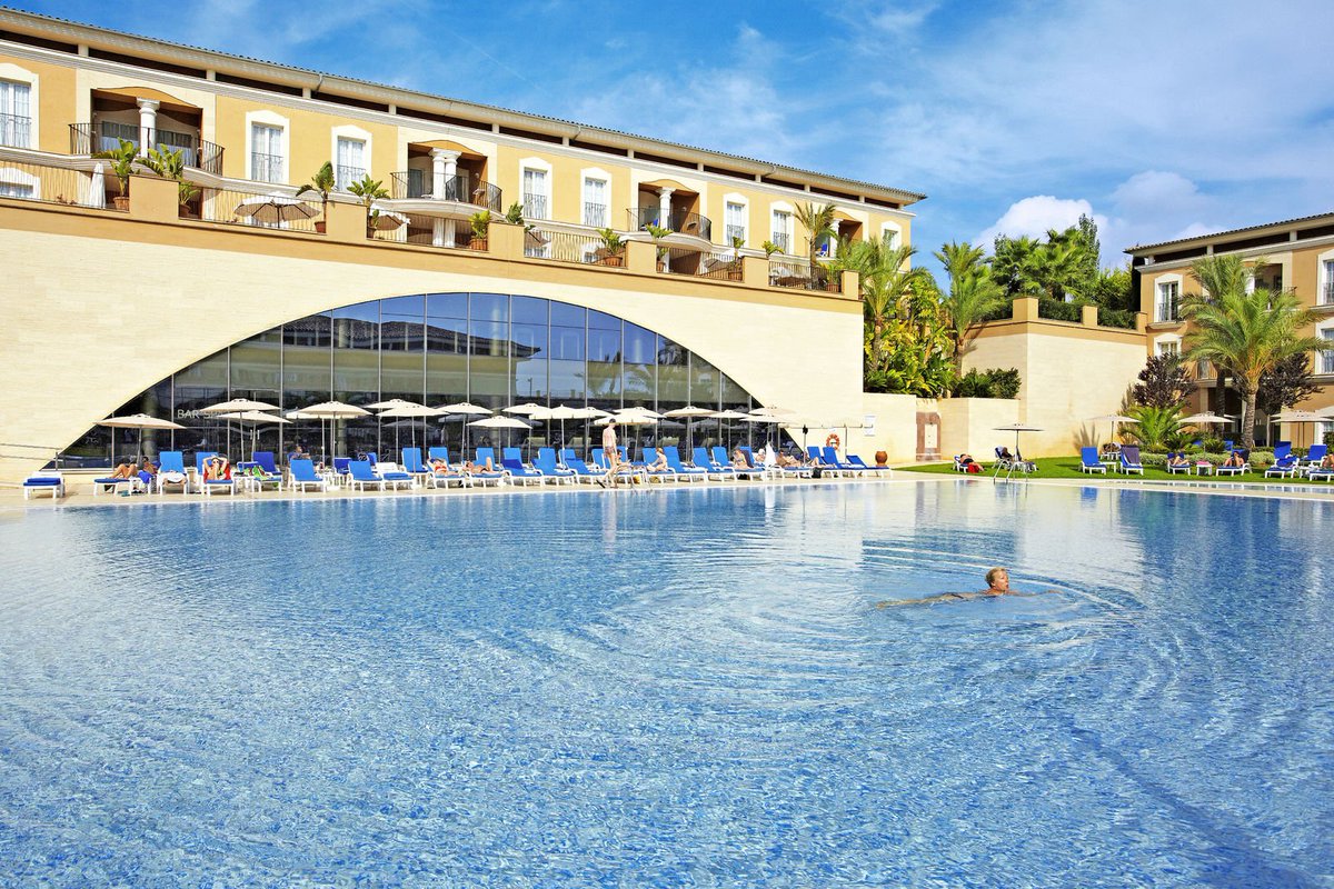 TUIDeutschland's tweet photo. 💰Der Countdown läuft💰 Noch bis morgen 30% sparen: Grupotel Playa de Palma Suites & Spa****+ auf #Mallroca. https://t.co/z3xnzLjAeC #TUIDeals https://t.co/WpBSmCzAcO
