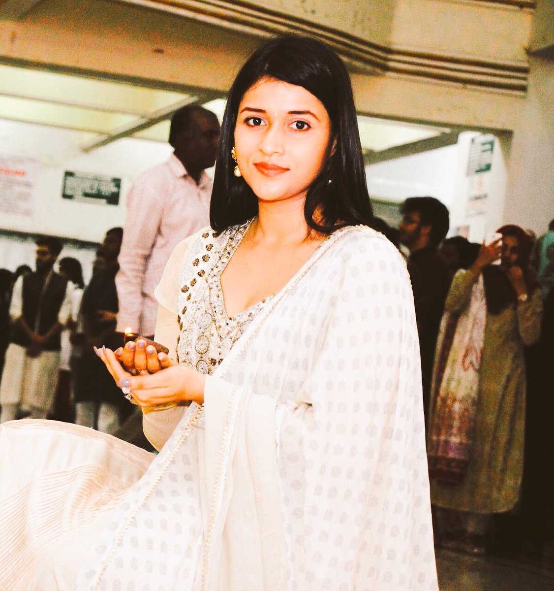 memannara's tweet photo. #HappyDeepavali to you friends ✨✨✨With the gleam of diyas ,bouquet of happiness and colours of joy ✨💃🏻🌸😘🎊 https://t.co/q2Epo9MLCQ