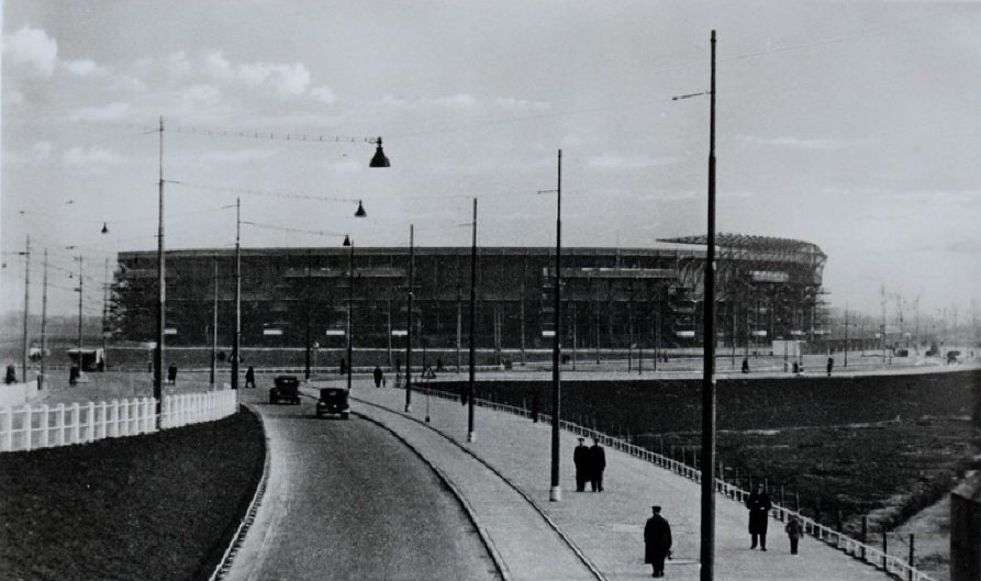 Gezicht op Stadion Feijenoord in 1937. De prentbriefkaart komt uit het <a href="/stadsarchief010/">Stadsarchief 010</a>