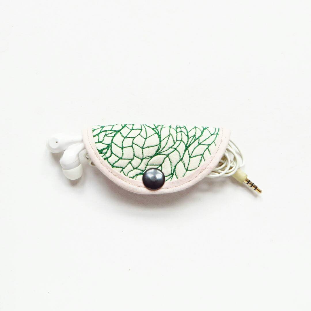 kuskatstudio's tweet image. Embroidered earphone holder, earplug keeper, cable organizer, iphone cable… tuppu.net/aeba63f9 #tprtg #CordWrap