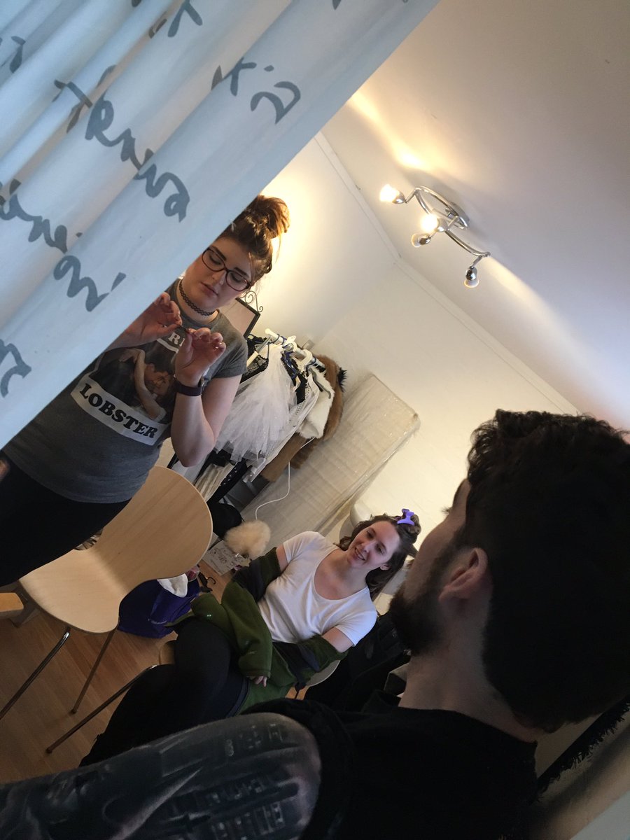 DGreyModel's tweet photo. Photoshoot prep @SilkwoodStudio for Demons of Fleet Street @prod_swifty #photoshoot #modelling #makeup #mua #model #fun #creepy https://t.co/lWYE6PDlVK