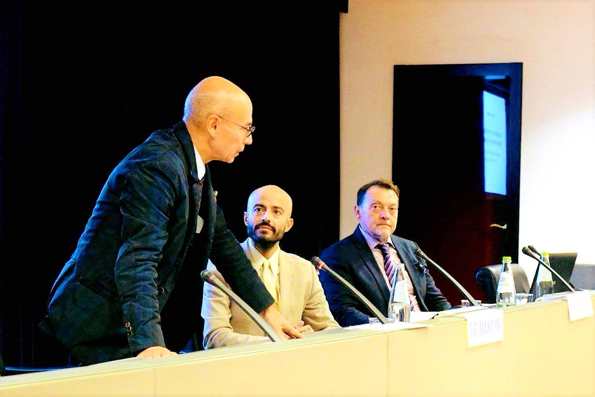 MarcoVersiero's tweet photo. #CariPerugiaArte #conference #ArteEPotere #LeonardoDaVinci #LudovicoIlMoro #LArtistaEIlSuoPrincipe #Marani #Versiero #Mancini #renaissance https://t.co/JNmMji7j2H