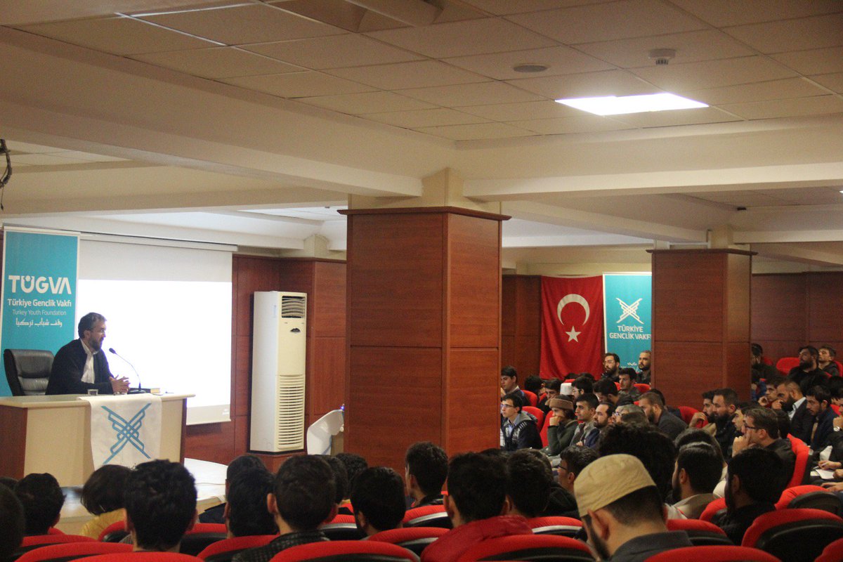 tugvaTR's tweet photo. #TÜGVAKampta | Yükseköğrenim Koordinatörlüğü bölgesel eğitim kampımızda @ihsansenocak hocamız "Ümmet Bilinci" konusunu anlattı. https://t.co/7GgYsIep56