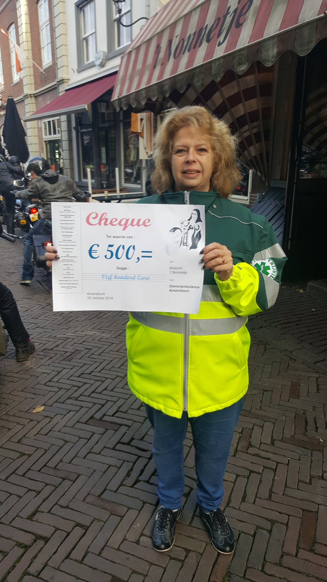 Bedankt deelnemers aan de #nonnetjesrit #amersfoort voor deze cheque! Dit is voor onze nieuw aan te schaffen ambulance!