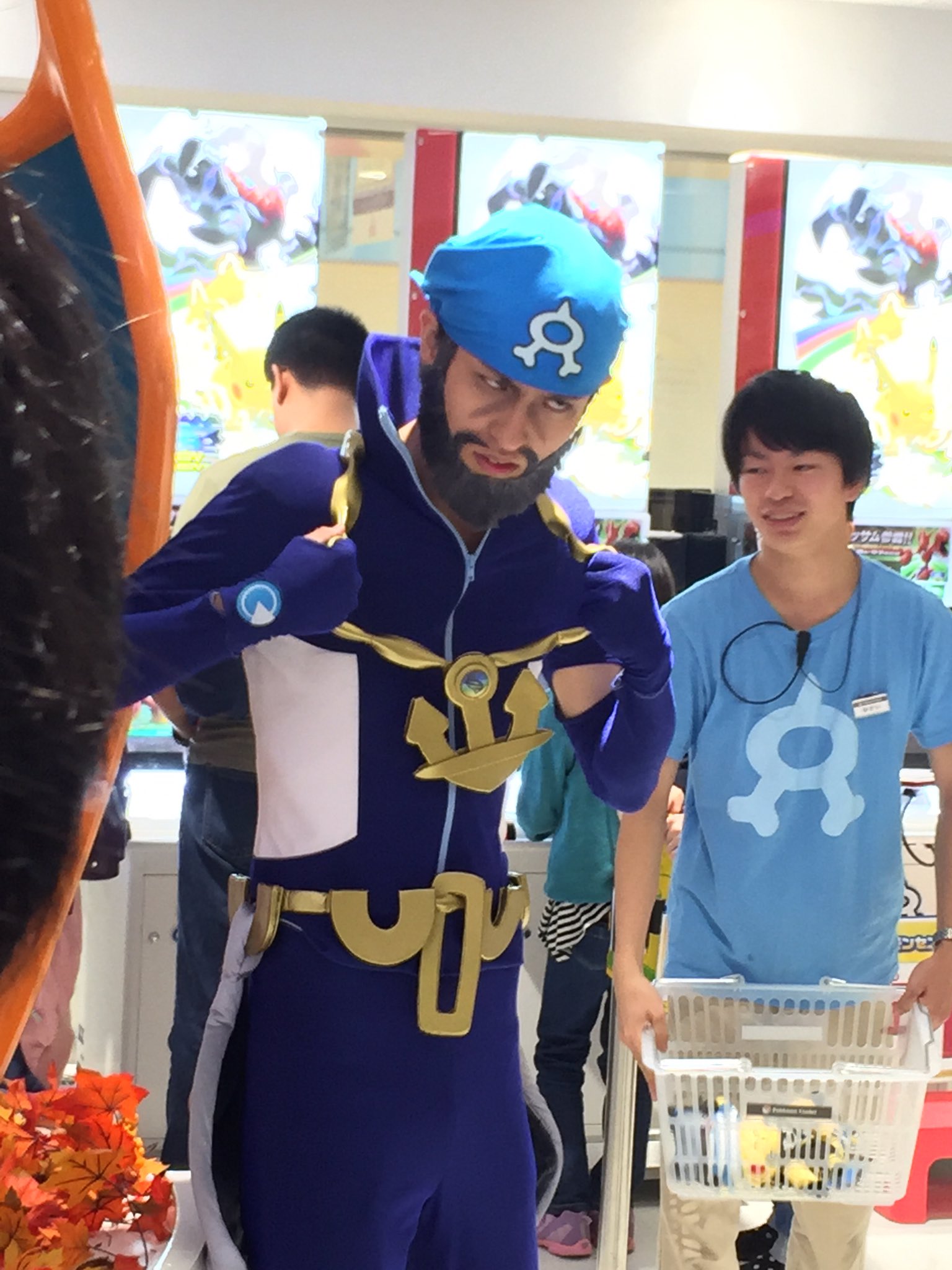 ミンミンゼミ 池袋のポケモンセンター寄ったらアオギリ兄貴来てた きゃぁぁぁ可愛い 間違い でもないか ポケモンセンター占拠計画 T Co Rp4ekbahsx Twitter