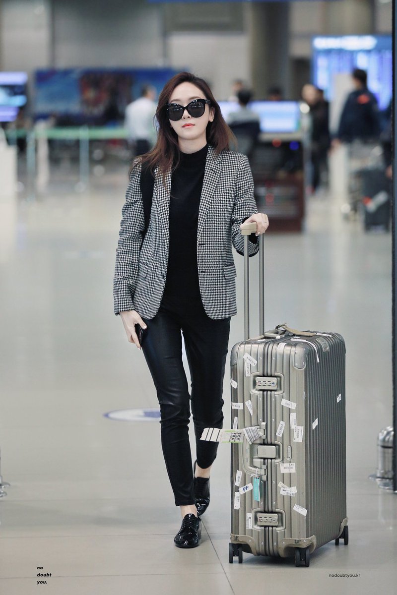 nodoubtyou's tweet photo. 161029 Airport 7p https://t.co/33a5w7kjFO https://t.co/20wAV5KN0x