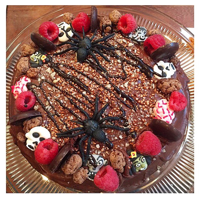 helen_burke_x's tweet image. Dessert was my #vegan #glutenfree #refinedsugarfree chocolate cake Halloween special!! Sounds fun free but promise it isn't!! 🎂🎃#vegancake