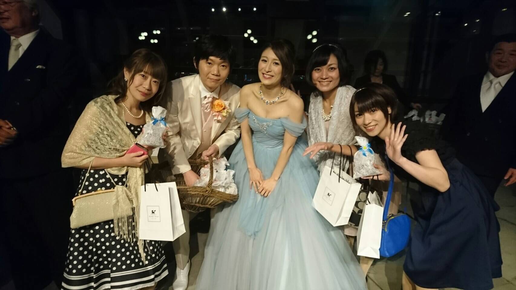 小出あかり おかもとまりちゃんの結婚式でした まりちゃんおめでとう 出逢った頃はまだ高校生だったのに あの頃が懐かしい 頑張り屋のまりちゃんが東京でお笑い頑張ろって言ってなかったら 今も私は千葉にいただろうな 結婚式