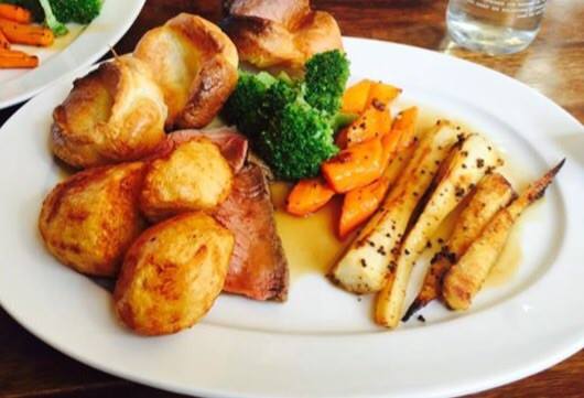 SalmonTailPub's tweet photo. Who is up for a roast today? Only £8.95 call us now 07807 634258 to book your table &amp; treat the family https://t.co/tgJNkAj7HU