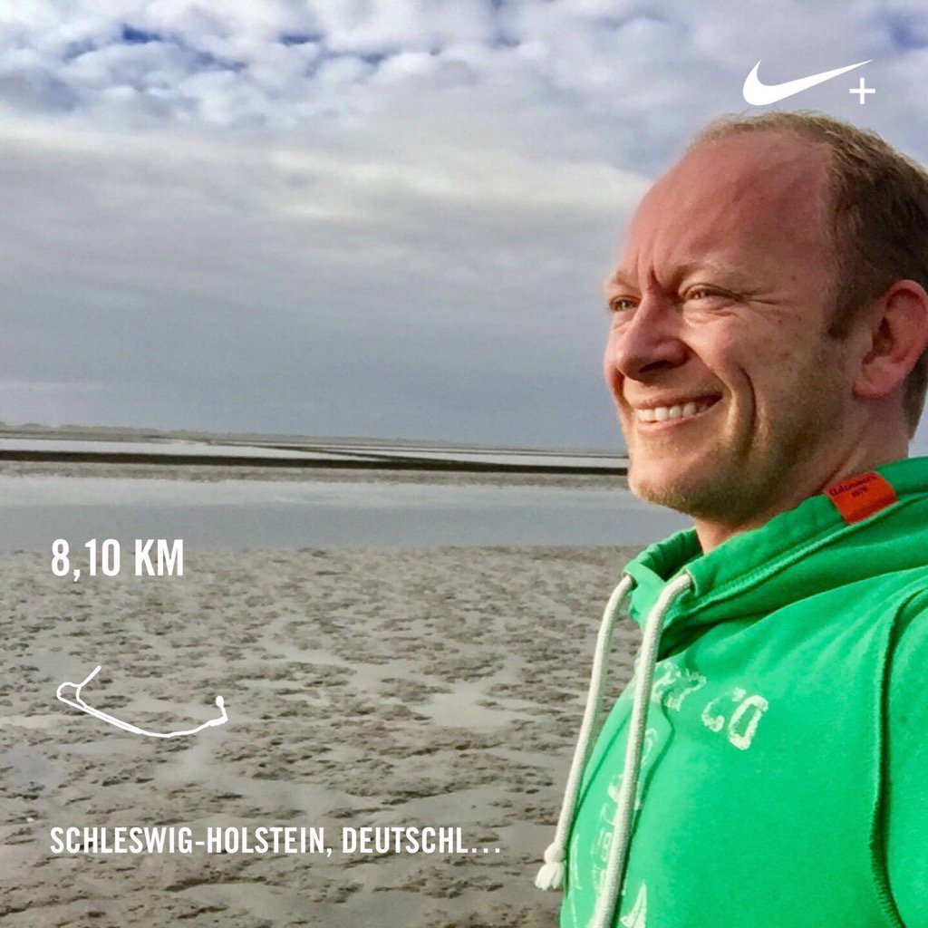 CarstenOvens's tweet photo. Husum im Herbst. Herrlich! Schönen Sonntag von der Küste. #nrc #nikeplus #SHT16 #Nordsee https://t.co/qSkl8A2PjZ