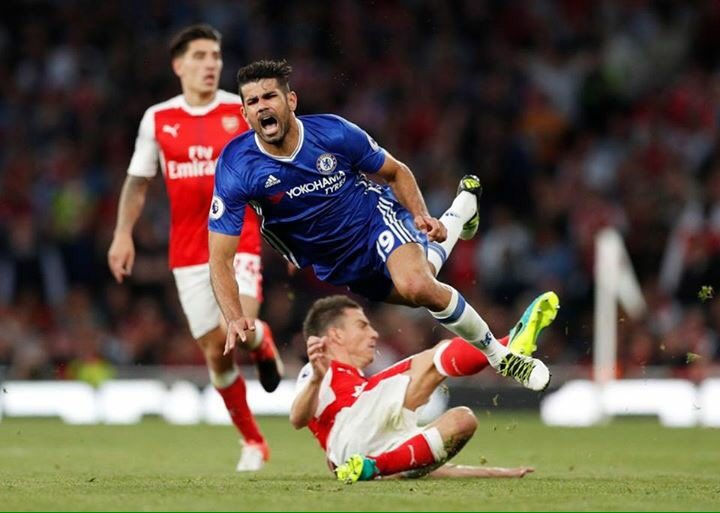 itz_fat1's tweet photo. Laurent Koscielny has committed only 2 fouls in 810 minutes of game time this season!! Best defender in the league! #AFC https://t.co/k4kByOIaVp