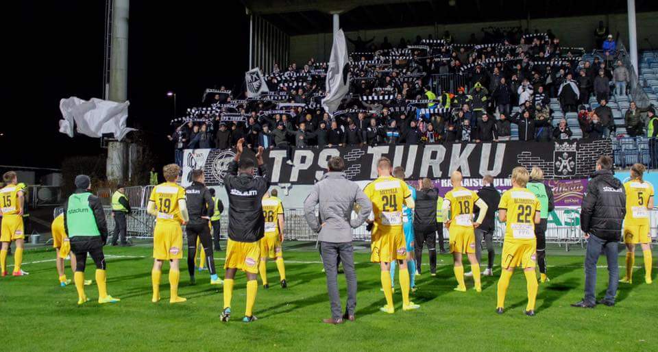 TPSkannattajat's tweet photo. Kiitos koko TPS-yhteisö kaudesta 2016! Sydäntä ja tunnetta riitti loppuun saakka. Tästä seurasta saa olla ylpeä. (Kuva: @Tiina_P) #FCTPS https://t.co/MrVVqUO5wu