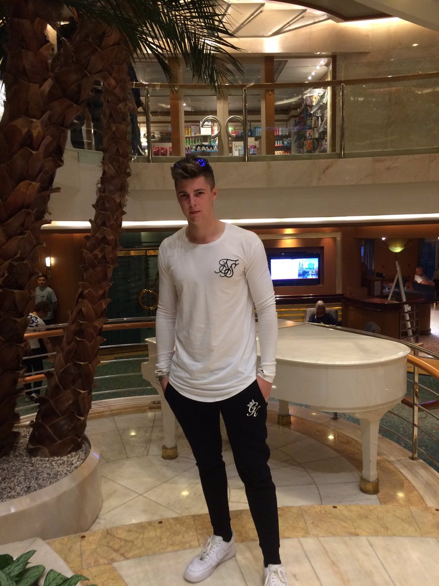 OL13_JSN's tweet photo. Whata belta @gymking_ @SikSilk https://t.co/zS5ERCb6fb