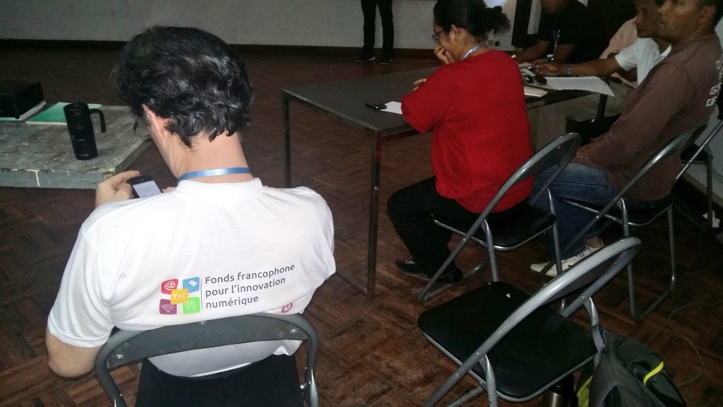 riskssolutions's tweet photo. Entraînement au #pitch : l'équipe #WomenInTech présente sa solution pour la #Cybersecurite au coucous #RisksSolutions à #Madagascar #OIF https://t.co/M365TgN5LY