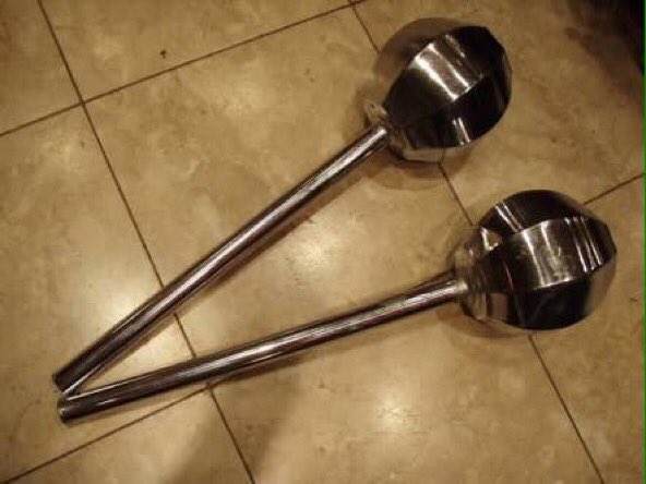 錘(すい/チョイ)：中国。柄の先に球形や多面体の錘(おもり)を付けた打撃武器。球形のものは金瓜(きんか)とも呼ばれる。殷の時代から儀礼用に使われ、北宋の頃に最も使われた。柄の長さは30cm程のものから2mを超えるものまである。