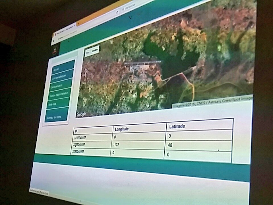 riskssolutions's tweet photo. Entraînement au #pitch : l'équipe #CoderNinja en action ... #hackathon #RisksSolutions #Madagascar #OIF #Antananarivo #Cybersecurite https://t.co/N1PxR21hFb