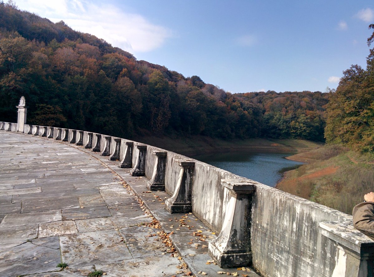 PoliteknikBilgi's tweet image. #İstanbul'da tarihi Suriçi'ne su taşıyan Yeni Bent'in önündeyiz. #Bentin kanalları Maslak'taki gökdelenler tarafından tahrip edildi.