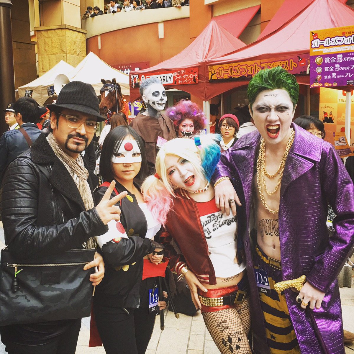 Bu Japon zombi ve vampir arkadaşlar yakında Dabbe cinleriyle tanışınca,görecekler El mi Yaman,Bey mi Yaman :) #halloween #dabbe