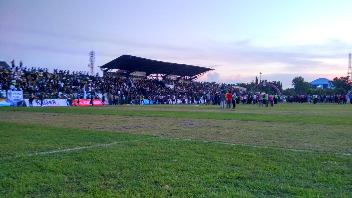 PSSleman's tweet photo. Senja yang indah di Stadion A. Yani, Sumenep. Alhamdulillah. https://t.co/IoK9oQvmpD