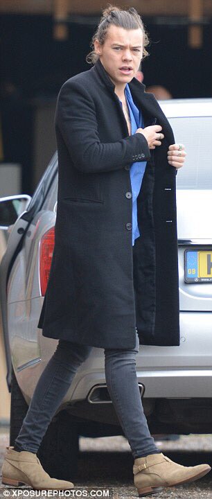 hstylespics's tweet photo. Harry outside a studio in London - 30.10.2014 https://t.co/gs5K9swuhc