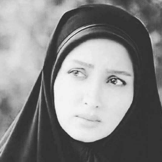 slmannn026's tweet photo. عندما تمزق قسوة رجل قلب أنثى تموت عاطفة الأنثى  
و تولد أنثى أخرى و لكن  ب قسوة رجل https://t.co/VsA45EbVo3