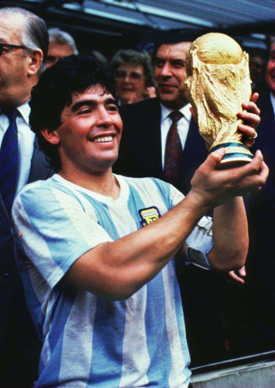 Myriam_Bensalah's tweet photo. Happy Birthday Maestro Diego Armando Maradona ! (56 ans) #Legend #CDM1986 @FIFAWorldCup 😊👏
Cc @Omar_daFonseca @francoispinet @OlivierLeFoll https://t.co/ZsdfZRvT6B