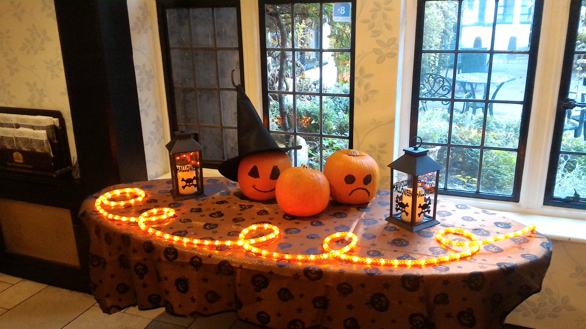 Everyone at the BW Red Lion Hotel wish you a happy Halloween
#lovesalisbury <a href="/bestwesterngb/">Best Western GB</a> <a href="/1_redlion/">The Red Lion Hotel</a> #Halloween #salisbury