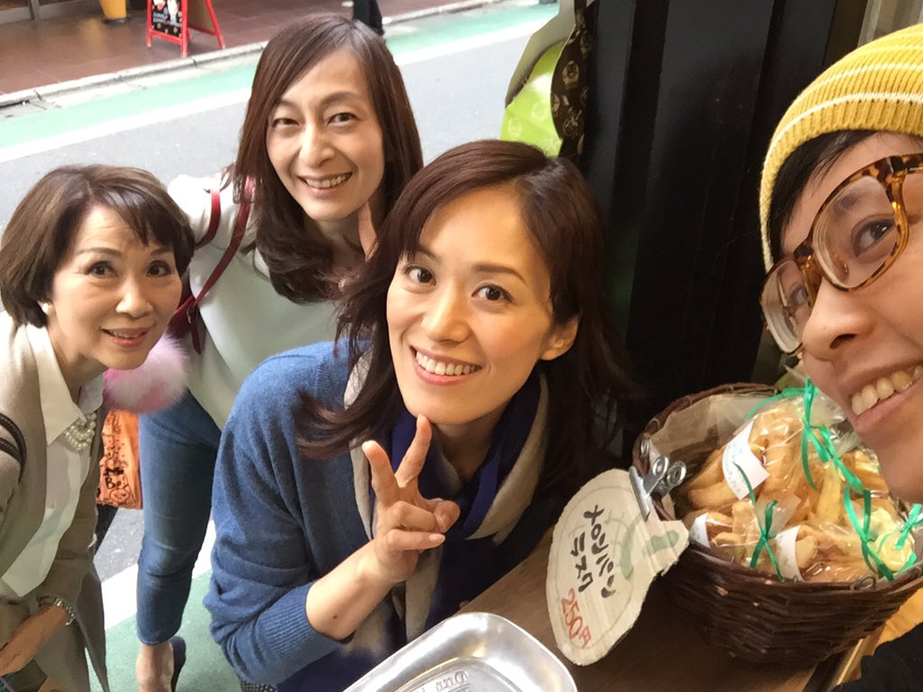メロンパンアイス自由が丘店 そしてそして 先日 宝塚のトークショーといえばこの方 司会の竹下典子さん 大大先輩の成瀬こうきさん 花組でお世話になった蘭寿とむさん ご来店くださいました 皆さん自由が丘散策のコースに当店を入れて