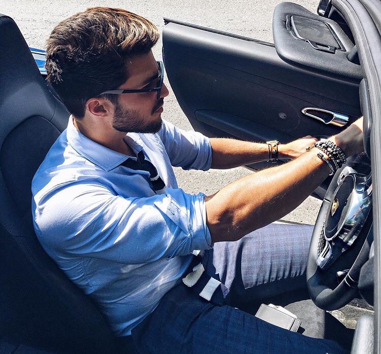 PostBadItalie's tweet image. Mariano Di Vaio, la classe à l&apos;italienne 🇮🇹