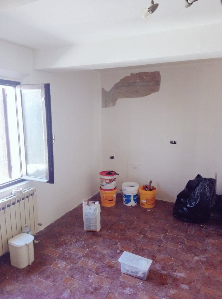 FrenkyCDeeJay's tweet photo. E ora parquet.🔨🎨🙌  #Ristrutturando https://t.co/o0MM1L0MeZ