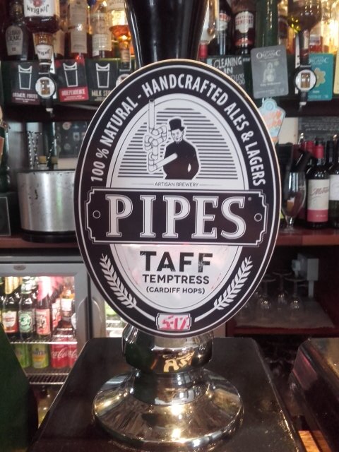 Thelansdownepub's tweet image. You've had it on keg, now try it on cask @pipes Cardiff hopped Taff Temptress. Go on, treat yourself #BunnysBeers