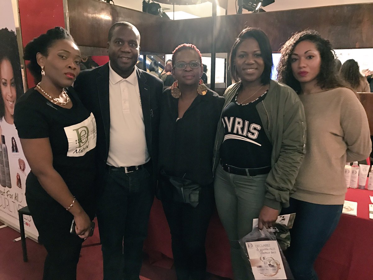 Celia97240's tweet photo. Avec la team design essential au Brown Sugar Day #DesignEssential #BSD4 https://t.co/0XtfYHg0MY
