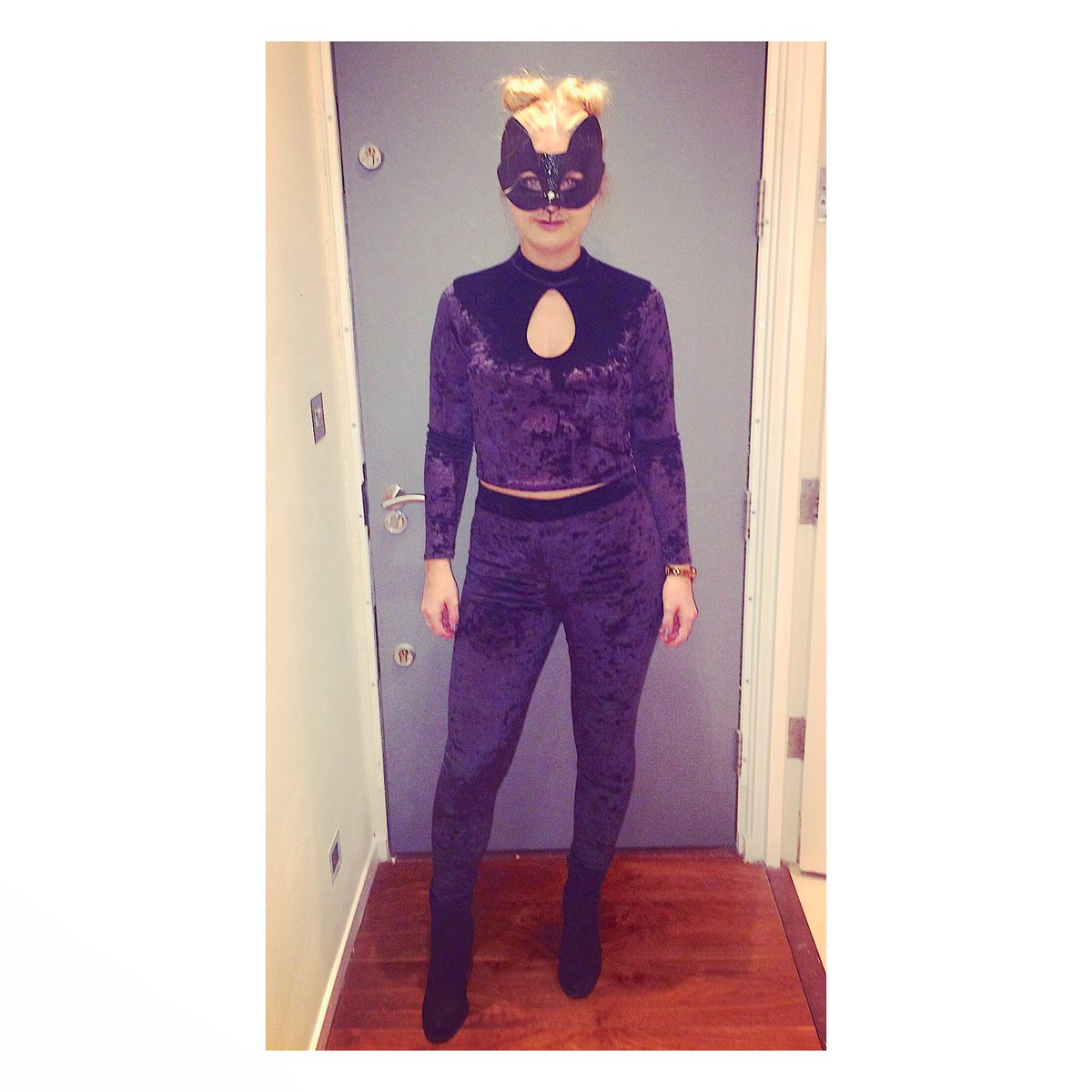 JessicaBarnard's tweet photo. Hall🎃ween                                 #lastnight #happyhalloween #blackcat #wellfedcat #Shoreditch https://t.co/ihkw0Xy6s2