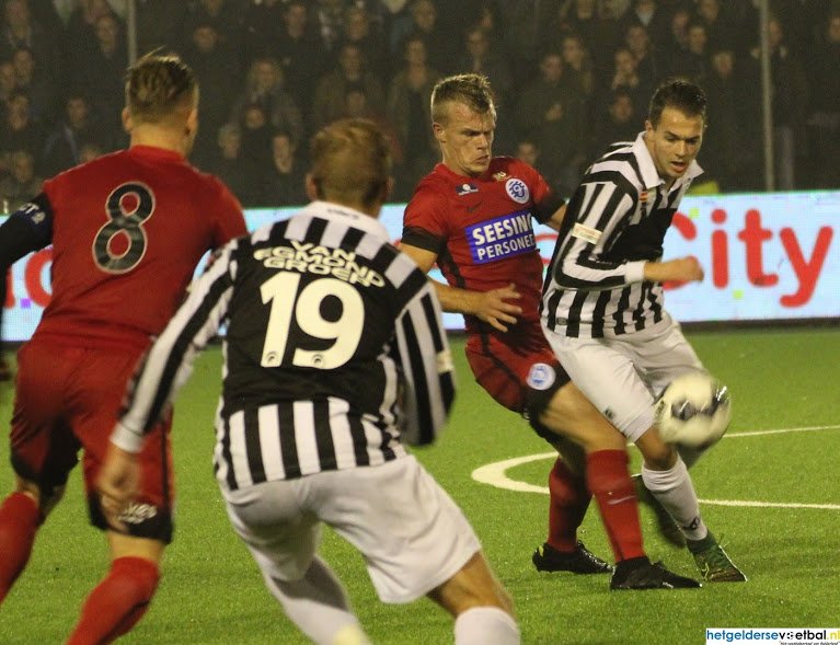 geldersvoetbal's tweet photo. Geen winnaar in de derby Juliper League @Achilles_29 vs @degraafschap (Fotoreeks) https://t.co/571eiYKWre #achgra https://t.co/pYW4ZfxyLy