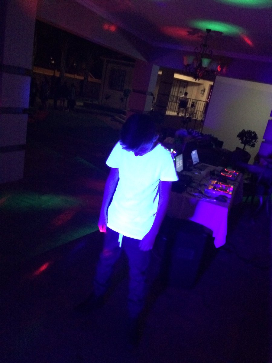 smithalessio7's tweet photo. UV light works best at house party's https://t.co/ECRpVIdEkl