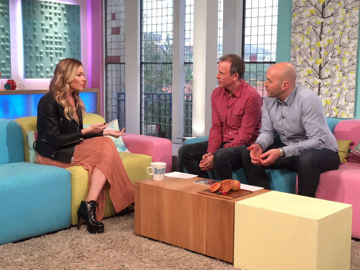 We're talking to Grammy award winning singer <a href="/leannrimes/">leann rimes cibrian</a> and she is touring in the U.K very early next year! 🙌 #SundayBrunch