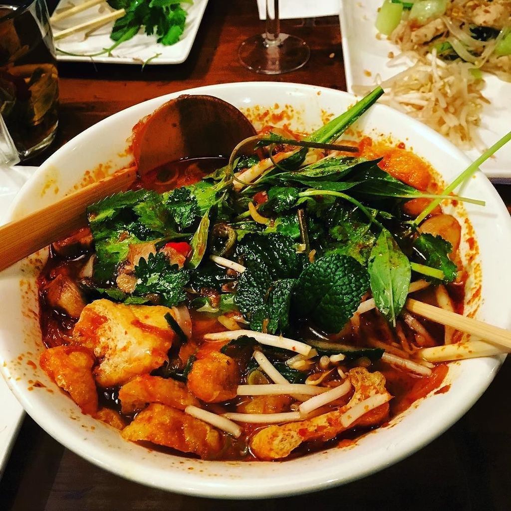 RunEatFly's tweet photo. A messy but delicious bowl of #vegan pho 🍲 from Pho in #london ! This is a great place for… https://t.co/pLCIDQh9XH https://t.co/FwajK7rdDY