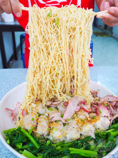 Payunbud's tweet photo. บะหมี่ล้มยักษ์ 150 บาท ปริมาณโคตรป่าเถือน 
คนเดียวกินหมดกินฟรี ไม่จำกัดเวลา  ประชาราษฎร์ 26 (ซอยศรีพรสวรรค์) เปิด10โมงยัน1ทุ่ม #อร่อยไปแดก https://t.co/tE3ehwgMvk