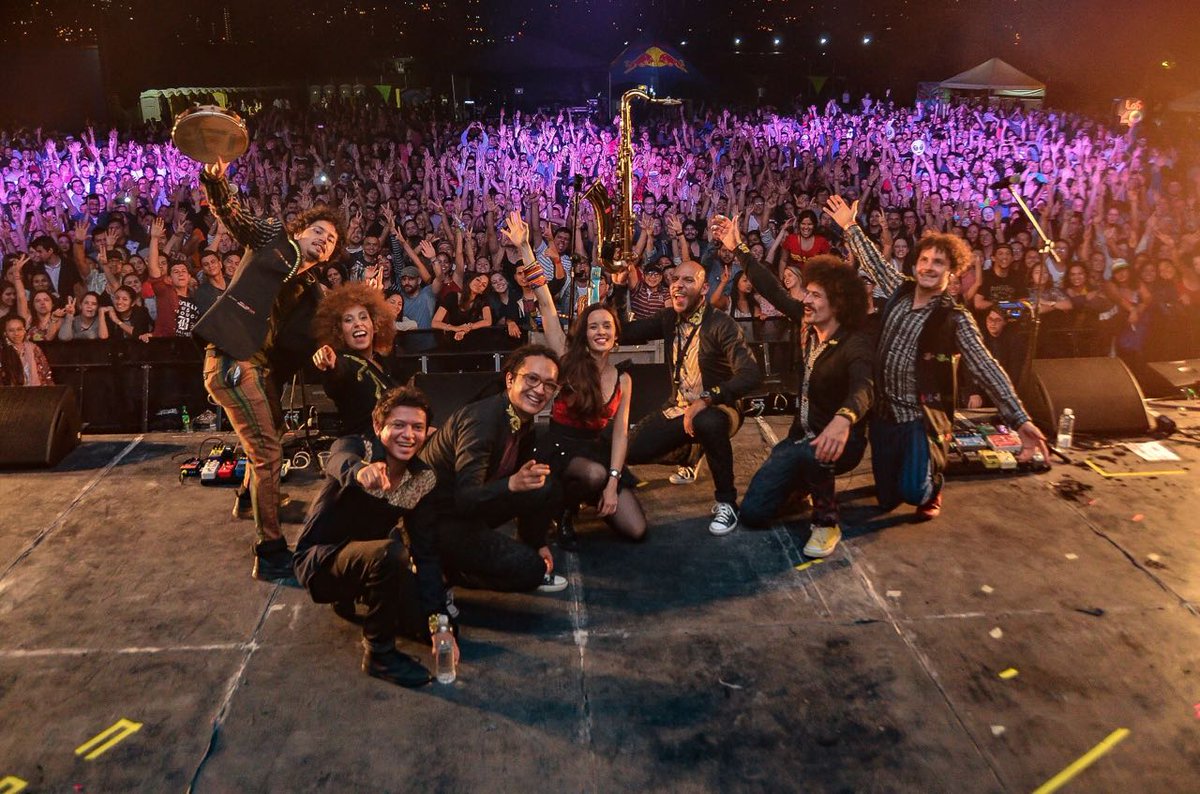 monsieurperine's tweet photo. Qué buen show! Gracias Medellín 💛 #Festelar2016 https://t.co/q1jeNLUvXE